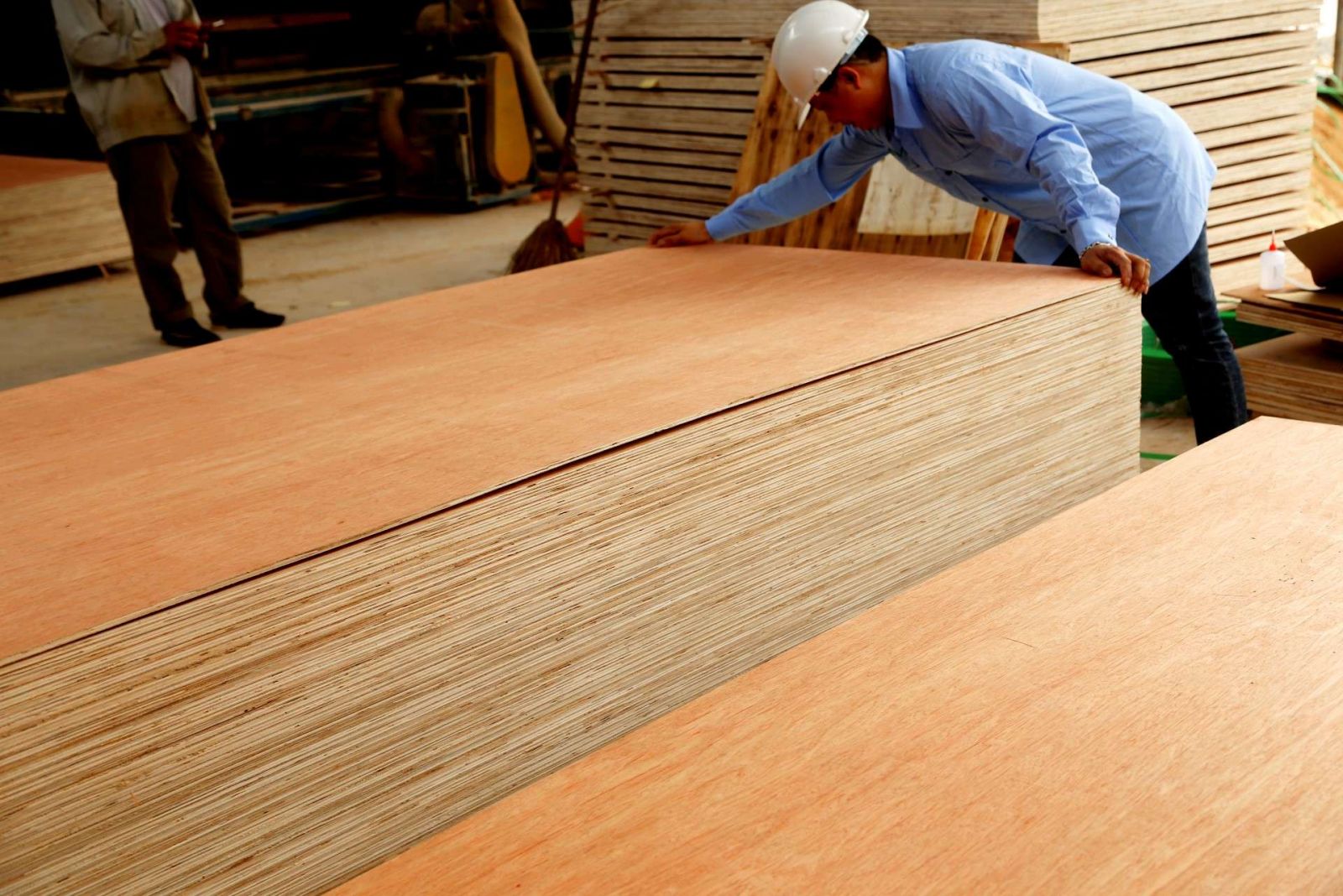 PLYWOOD OR NATURAL SOLID WOOD